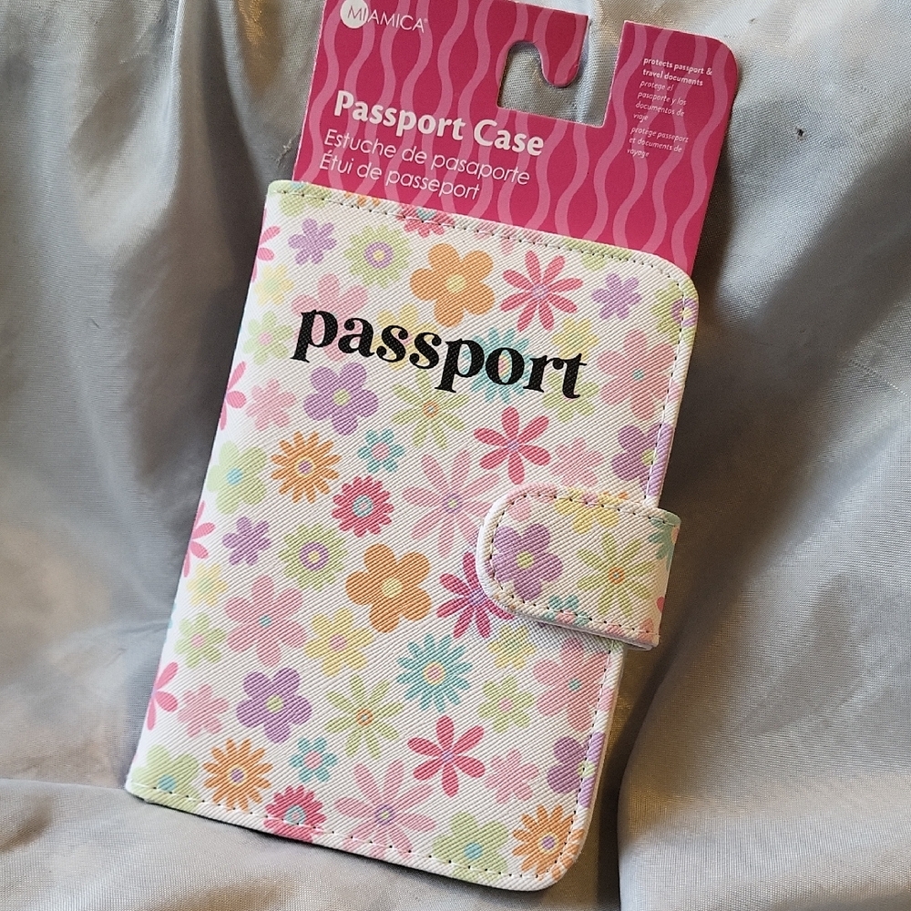 MIAMICA Floral Passport Case - Multicolor BNWT Li